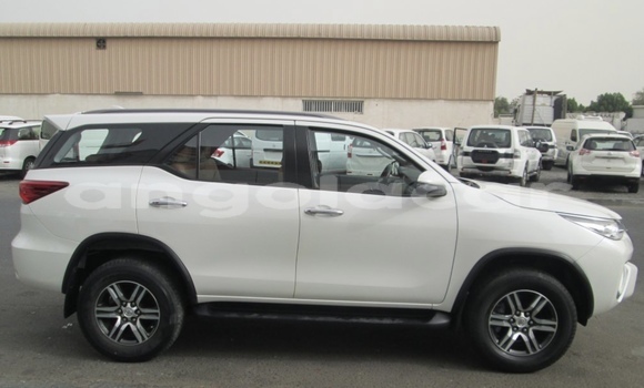 Acheter Occasion Voiture Toyota Fortuner Blanc à Luanda, Province de Luanda Acheter Occasion Voiture Toyota Fortuner Blanc à Luanda, Province de Luanda