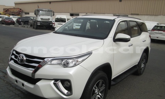 Acheter Occasion Voiture Toyota Fortuner Blanc à Luanda, Province de Luanda Acheter Occasion Voiture Toyota Fortuner Blanc à Luanda, Province de Luanda