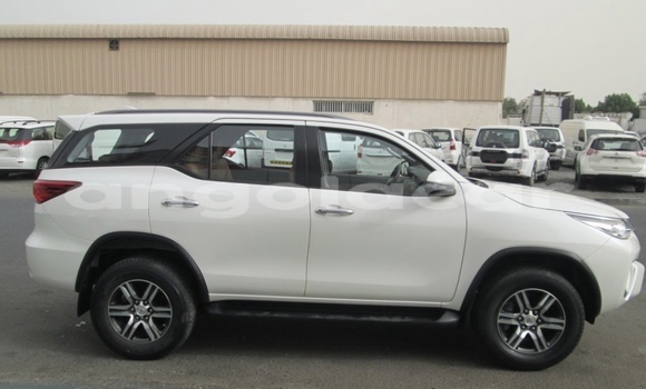 Acheter Occasion Voiture Toyota Fortuner Blanc à Luanda, Province de Luanda Acheter Occasion Voiture Toyota Fortuner Blanc à Luanda, Province de Luanda