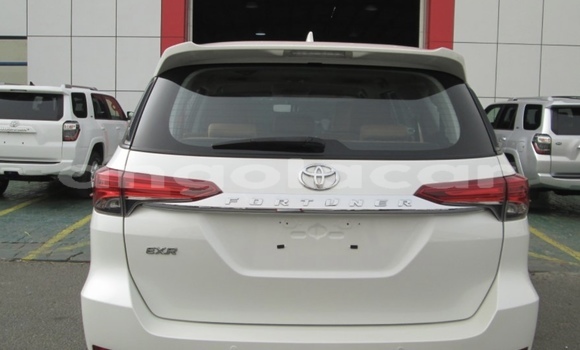 Acheter Occasion Voiture Toyota Fortuner Blanc à Luanda, Province de Luanda Acheter Occasion Voiture Toyota Fortuner Blanc à Luanda, Province de Luanda