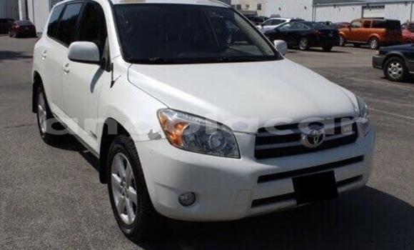 Comprar Usado Toyota RAV4 Branco Carro em Luanda em Luanda Province Comprar Usado Toyota RAV4 Branco Carro em Luanda em Luanda Province
