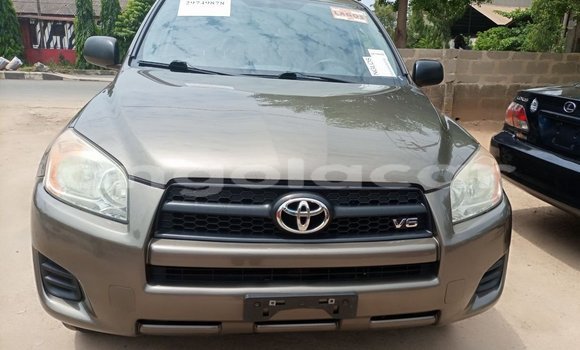 Comprar Usado Toyota RAV4 Prata Carro em Luanda em Luanda Province