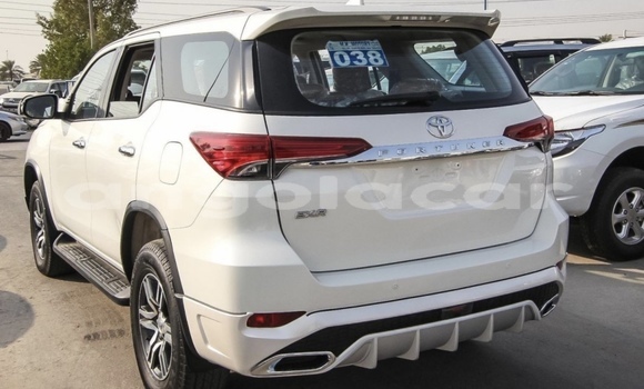 Acheter Occasion Voiture Toyota Fortuner Blanc à Luanda, Province de Luanda Acheter Occasion Voiture Toyota Fortuner Blanc à Luanda, Province de Luanda