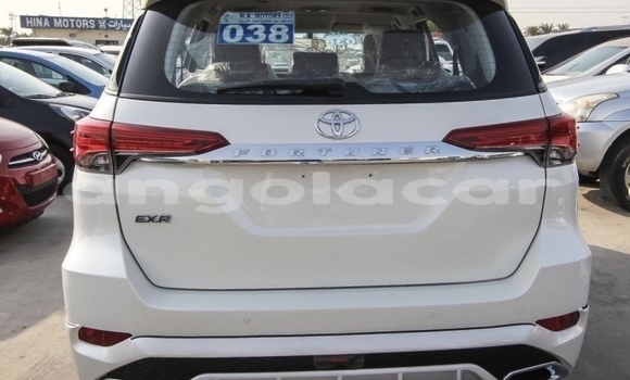 Acheter Occasion Voiture Toyota Fortuner Blanc à Luanda, Province de Luanda Acheter Occasion Voiture Toyota Fortuner Blanc à Luanda, Province de Luanda