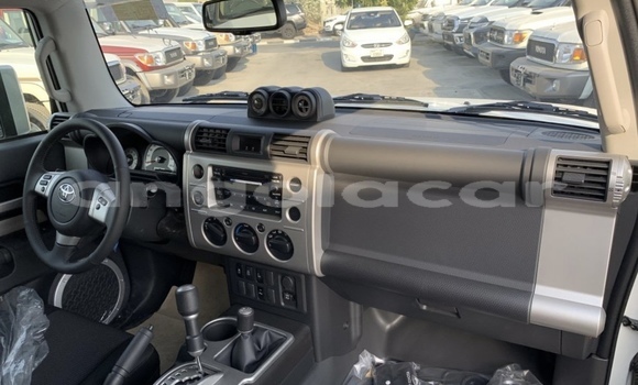 Acheter Occasion Voiture Toyota FJ Cruiser Blanc à Cuito, Province de Bié Acheter Occasion Voiture Toyota FJ Cruiser Blanc à Cuito, Province de Bié