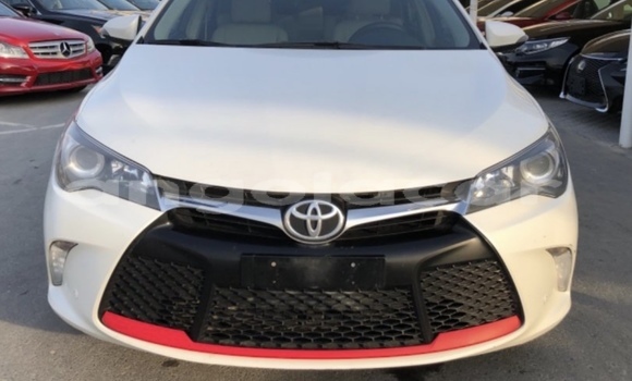Acheter Occasion Voiture Toyota Camry Blanc à Luanda, Province de Luanda Acheter Occasion Voiture Toyota Camry Blanc à Luanda, Province de Luanda