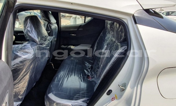 Comprar Usado Toyota C-HR Branco Carro em Luanda em Luanda Province Comprar Usado Toyota C-HR Branco Carro em Luanda em Luanda Province