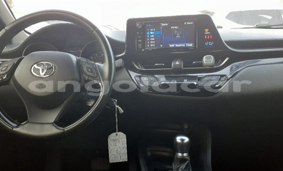 Comprar Usado Toyota C-HR Vermelho Carro em Luanda em Luanda Province Comprar Usado Toyota C-HR Vermelho Carro em Luanda em Luanda Province