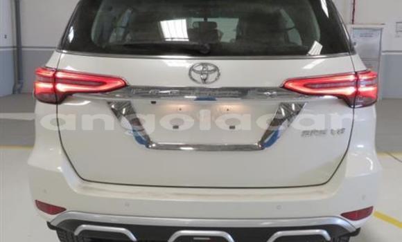 Acheter Occasion Voiture Toyota Fortuner Blanc à Luena, Moxico Acheter Occasion Voiture Toyota Fortuner Blanc à Luena, Moxico