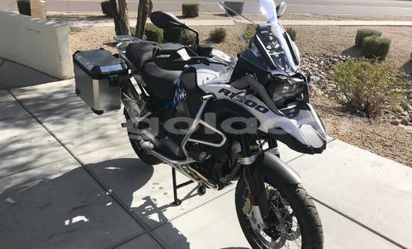Comprar Usado BMW R1200GS Adventure Bege Moto em Luanda em Luanda Province Comprar Usado BMW R1200GS Adventure Bege Moto em Luanda em Luanda Province