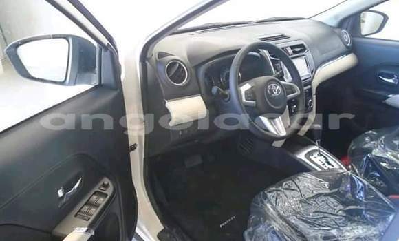 Acheter Occasion Voiture Toyota Rush Blanc à Huambo, Huambo Acheter Occasion Voiture Toyota Rush Blanc à Huambo, Huambo