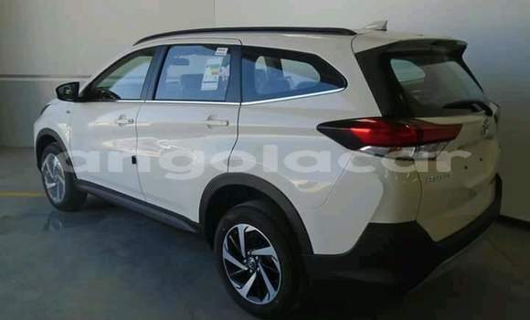 Acheter Occasion Voiture Toyota Rush Blanc à Huambo, Huambo Acheter Occasion Voiture Toyota Rush Blanc à Huambo, Huambo