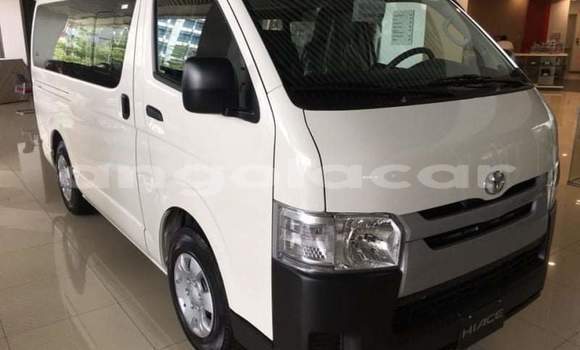 Buy Used Toyota Hiace White Car in Luanda in Luanda Province