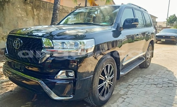 Buy Used Toyota Land Cruiser Black Car in Luanda in Luanda Province