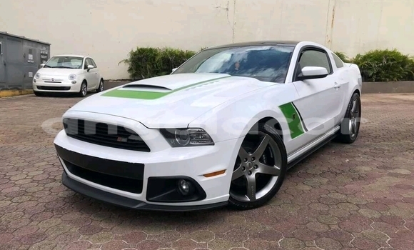 Acheter Occasion Voiture Ford Mustang Blanc à Luanda, Province de Luanda Acheter Occasion Voiture Ford Mustang Blanc à Luanda, Province de Luanda