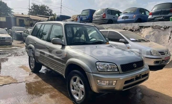 Comprar Usado Toyota RAV4 Prata Carro em Luanda em Luanda Province