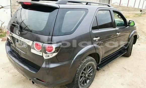 Acheter Occasion Voiture Toyota Fortuner Noir à Luanda, Province de Luanda Acheter Occasion Voiture Toyota Fortuner Noir à Luanda, Province de Luanda