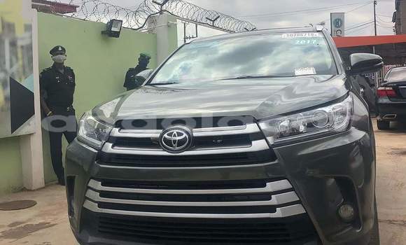 Buy Used Toyota Highlander Black Car in Luanda in Luanda Province