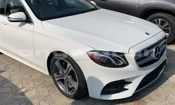 Buy Used Mercedes-Benz E–Class White Car in Luanda in Luanda Province
