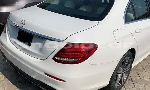 Comprar Usado Mercedes-Benz E–Class Branco Carro em Luanda em Luanda Province Comprar Usado Mercedes-Benz E–Class Branco Carro em Luanda em Luanda Province