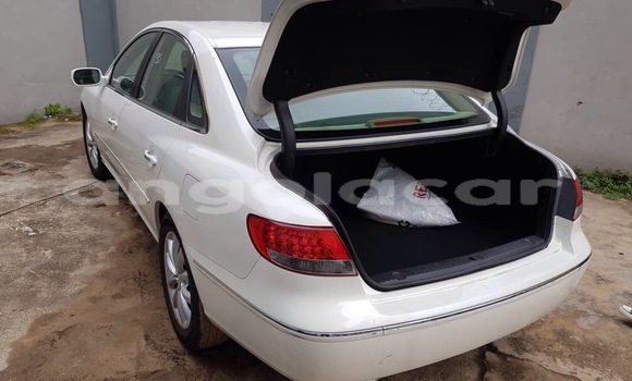 Acheter Occasion Voiture Hyundai Azera Blanc à Luanda, Province de Luanda Acheter Occasion Voiture Hyundai Azera Blanc à Luanda, Province de Luanda