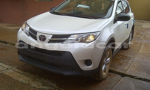 Comprar Usado Toyota RAV4 Outro Carro em Huambo em Huambo