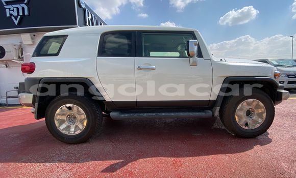 Buy New Toyota FJ Cruiser White Car in Luanda in Luanda Province Buy New Toyota FJ Cruiser White Car in Luanda in Luanda Province