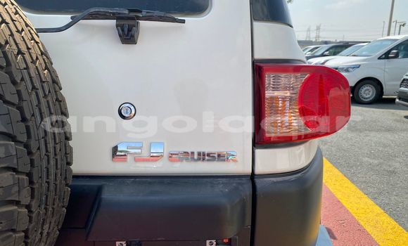 Buy New Toyota FJ Cruiser White Car in Luanda in Luanda Province Buy New Toyota FJ Cruiser White Car in Luanda in Luanda Province