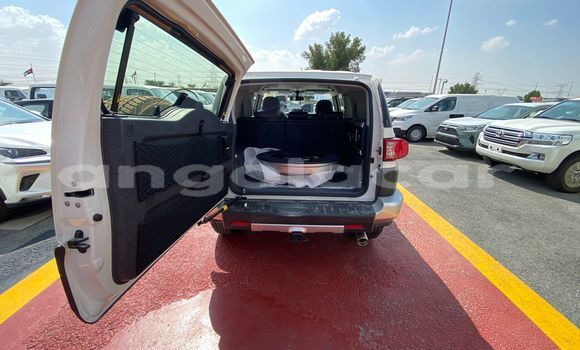 Buy New Toyota FJ Cruiser White Car in Luanda in Luanda Province Buy New Toyota FJ Cruiser White Car in Luanda in Luanda Province