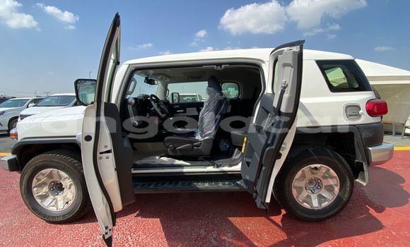 Buy New Toyota FJ Cruiser White Car in Luanda in Luanda Province Buy New Toyota FJ Cruiser White Car in Luanda in Luanda Province