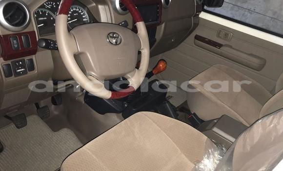 Buy Used Toyota Land Cruiser White Car in Luanda in Luanda Province Buy Used Toyota Land Cruiser White Car in Luanda in Luanda Province