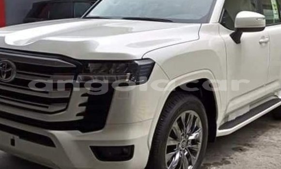 Buy Used Toyota Land Cruiser Prado White Car in Luena in Moxico Buy Used Toyota Land Cruiser Prado White Car in Luena in Moxico