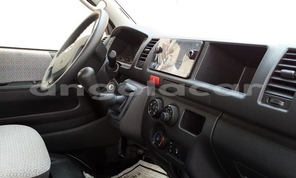 Comprar Usado Toyota Hiace Branco Carro em Luena em Moxico Comprar Usado Toyota Hiace Branco Carro em Luena em Moxico