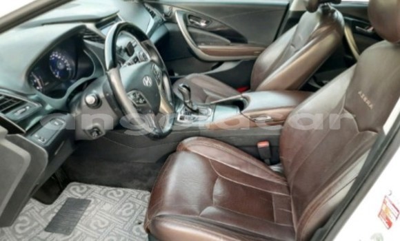 Acheter Occasion Voiture Hyundai Azera Blanc à Luanda, Province de Luanda Acheter Occasion Voiture Hyundai Azera Blanc à Luanda, Province de Luanda