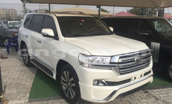 Buy Used Toyota Land Cruiser White Car in Luanda in Luanda Province Buy Used Toyota Land Cruiser White Car in Luanda in Luanda Province