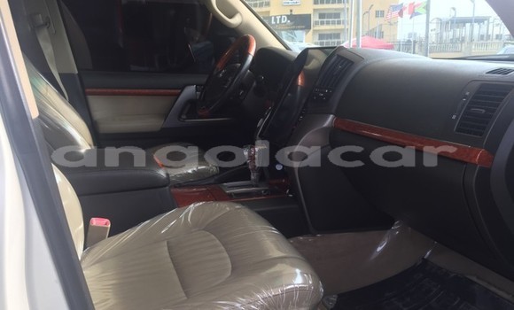 Acheter Occasion Voiture Toyota Land Cruiser Blanc à Luanda, Province de Luanda Acheter Occasion Voiture Toyota Land Cruiser Blanc à Luanda, Province de Luanda