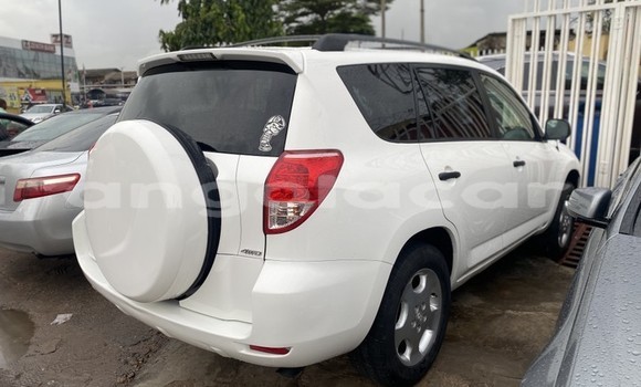 Acheter Occasion Voiture Toyota RAV4 Blanc à Luanda, Province de Luanda Acheter Occasion Voiture Toyota RAV4 Blanc à Luanda, Province de Luanda