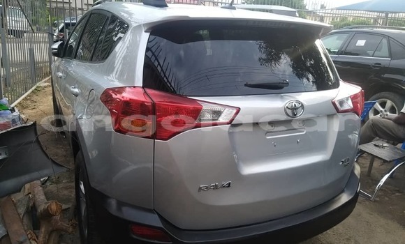 Acheter Occasion Voiture Toyota RAV4 Gris à Luanda, Province de Luanda Acheter Occasion Voiture Toyota RAV4 Gris à Luanda, Province de Luanda