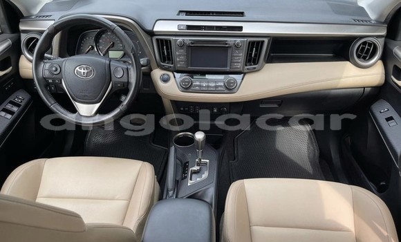 Comprar Usado Toyota RAV4 Vermelho Carro em Luanda em Luanda Province Comprar Usado Toyota RAV4 Vermelho Carro em Luanda em Luanda Province