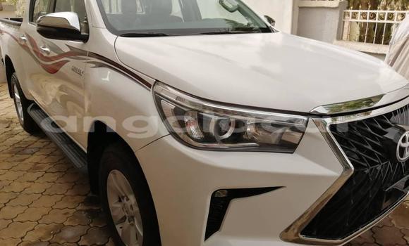 Comprar Usado Toyota Hilux Branco Carro em Luanda em Luanda Province