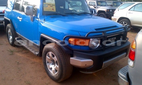 Buy Used Toyota FJ Cruiser Blue Car in Luanda in Luanda Province