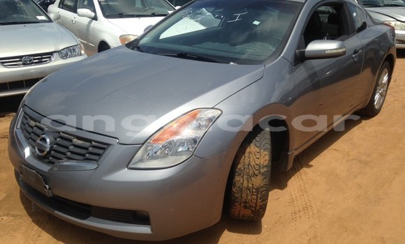 Comprar Usado Nissan Altima Prata Carro em Luanda em Luanda Province
