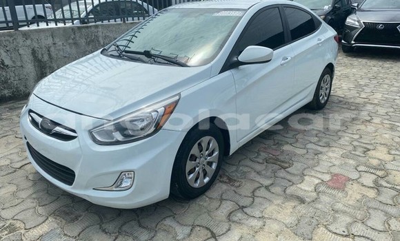 Buy Used Hyundai Elantra White Car in Luanda in Luanda Province Buy Used Hyundai Elantra White Car in Luanda in Luanda Province