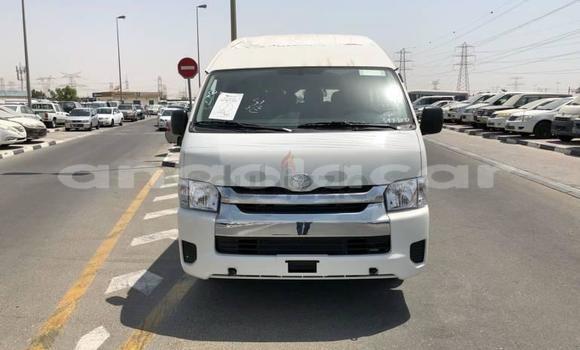 Buy Import Toyota Hiace White Car in Luanda in Luanda Province Buy Import Toyota Hiace White Car in Luanda in Luanda Province