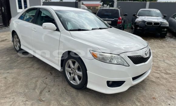 Comprar Usado Toyota Camry Branco Carro em Luena em Moxico
