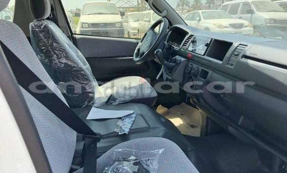 Buy Import Toyota Hiace White Car in Luanda in Luanda Province Buy Import Toyota Hiace White Car in Luanda in Luanda Province