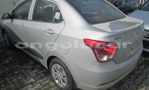 Comprar Usado Hyundai i10 Prata Carro em Luanda em Luanda Province