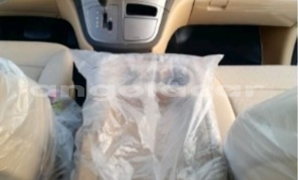 Acheter Occasion Voiture Hyundai H1 Blanc à Luanda, Province de Luanda Acheter Occasion Voiture Hyundai H1 Blanc à Luanda, Province de Luanda