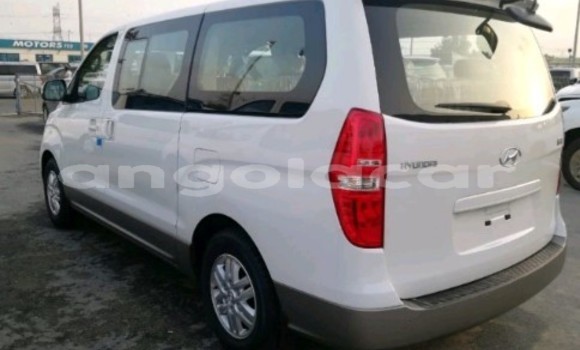 Acheter Occasion Voiture Hyundai H1 Blanc à Luanda, Province de Luanda Acheter Occasion Voiture Hyundai H1 Blanc à Luanda, Province de Luanda
