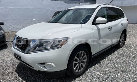 Comprar Usado Nissan Pathfinder Branco Carro em Luanda em Luanda Province